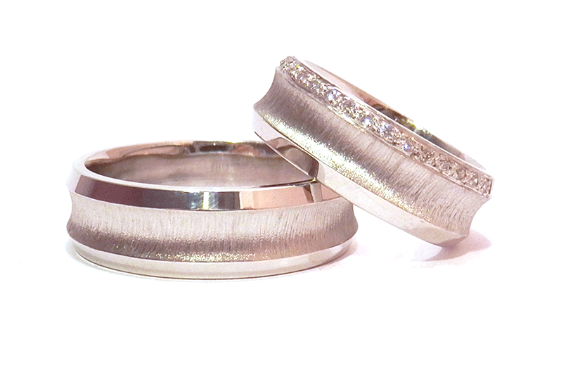 Poročni prstani v belem zlatu in z diamanti. Foto: vir: Zlatarnica